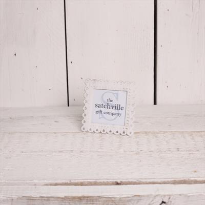 Lovely white shabby chic photo frame, great home accessory!