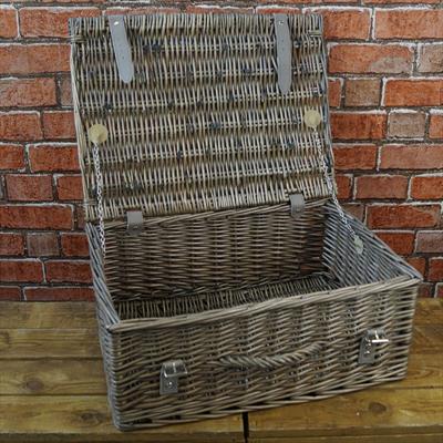Set of 3 Hampers in Antiqued Willow detail page