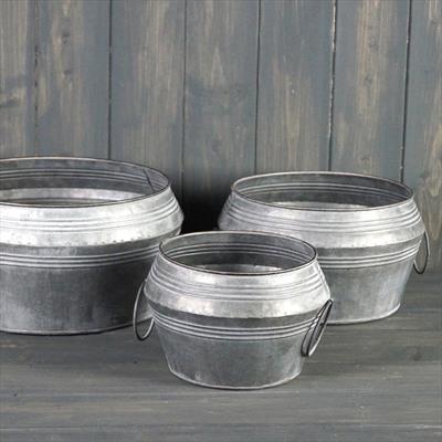 Set of Three Metal Bowls detail page