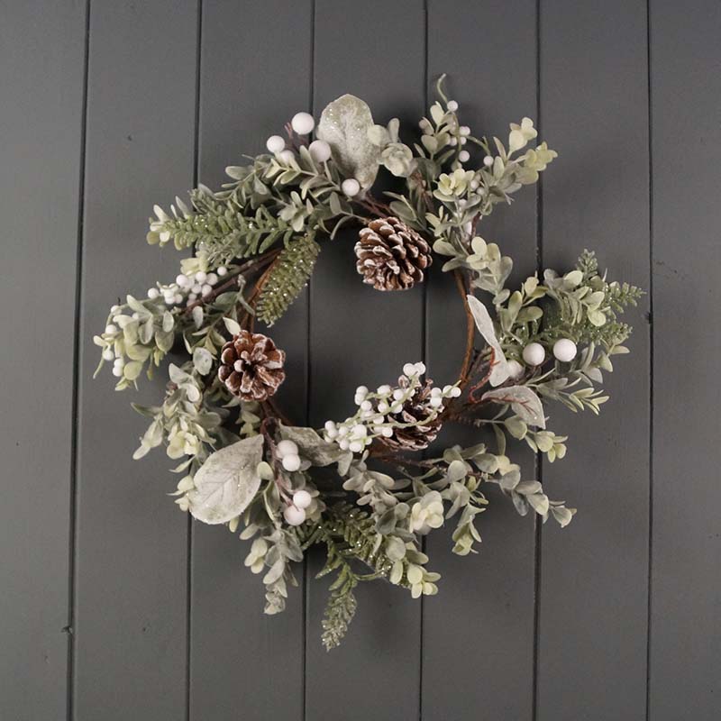 White Berry Wreath (35cm) detail page