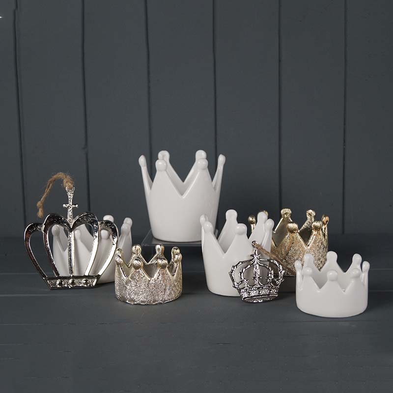 Ceramic Crowns and Metal hanging crowns 